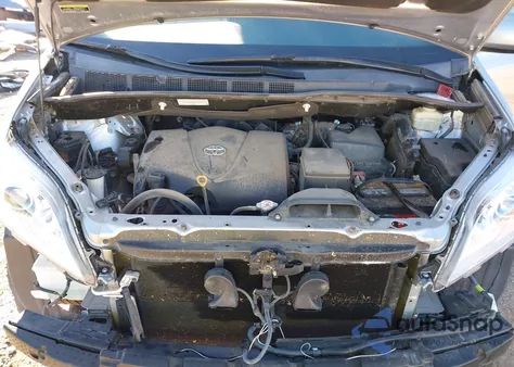 2018 Toyota Sienna Xle Premium 8 Passenger z USA, uszkodzony, nr VIN 5TDYZ3DC7JS935819